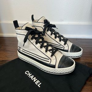 Chanel White Canvas And Leather CC Cap Toe Pearl High Top Sneakers